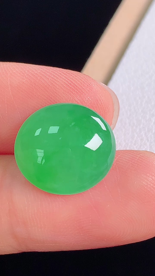 冰绿蛋面，无裂，尺寸13.5/12.2/4.6mm，25