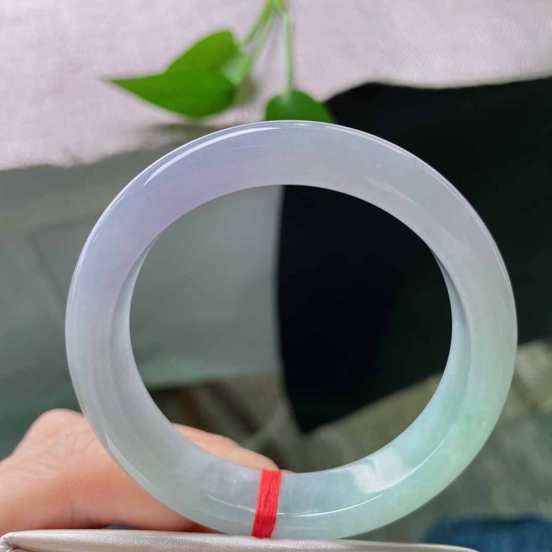 52.8/12.3/7.8，春带彩正圈，紫绿交织，造化天成。聚齐祥瑞与生机，是腕上的风水宝镯。无裂，