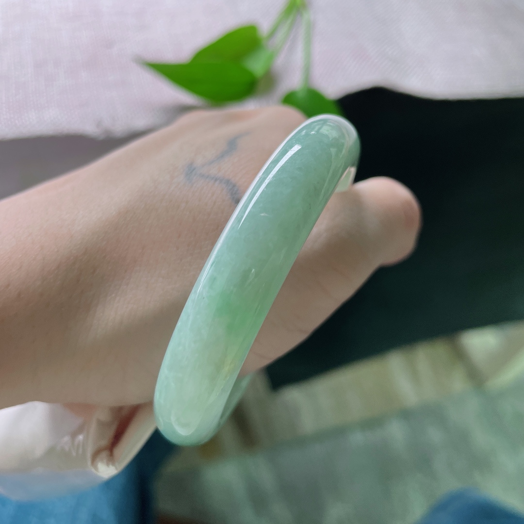 52.5/113/7.6绿底正圈，水润细腻，清雅苑苑，甜美，洒金，无裂，ss48750a