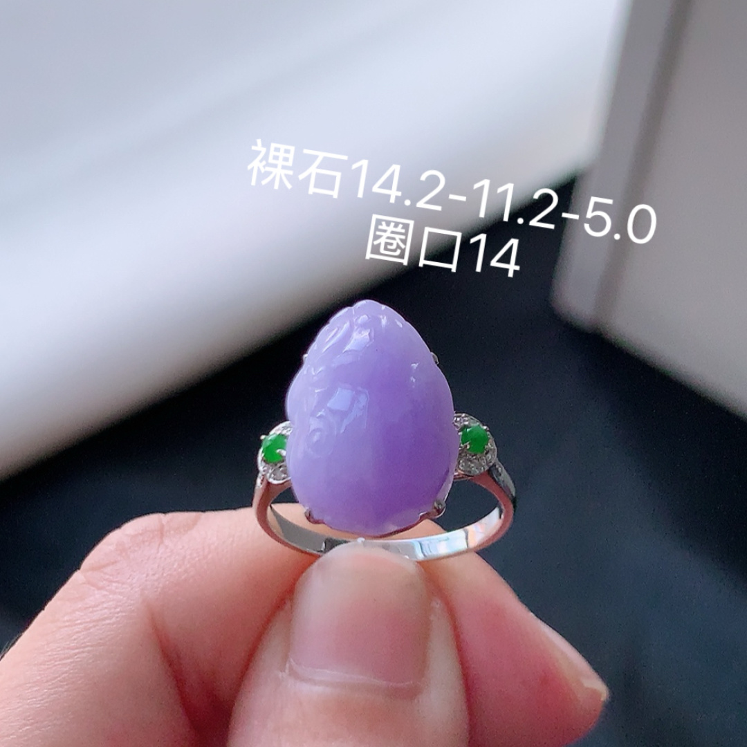 冰紫女戒。色泽均匀，底子细腻柔和，佩戴清新淡雅，货号76429，14.2/11.2/5.0
