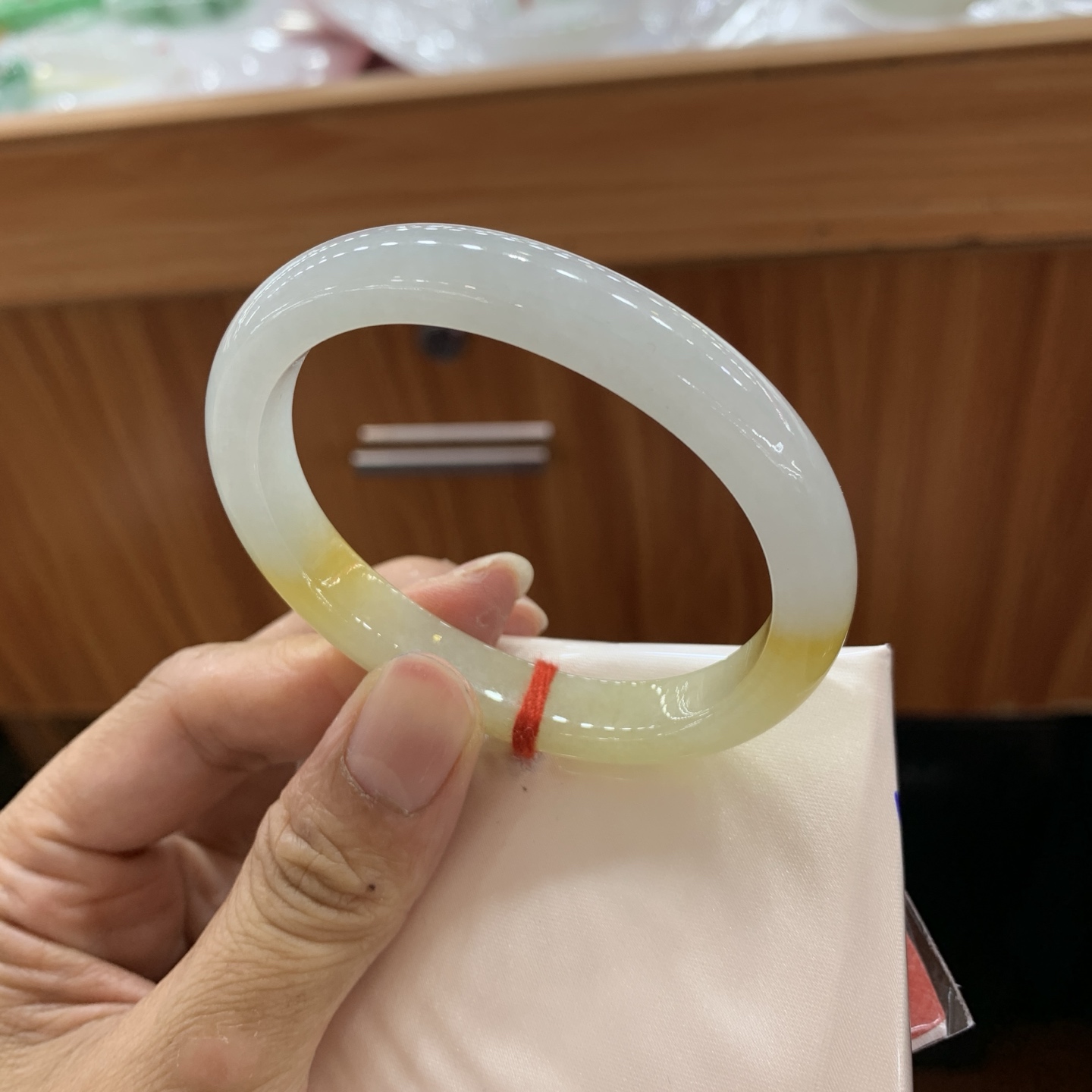 042919FN 黄翡贵妃翡翠手镯 54.5-46-9.7-7.2