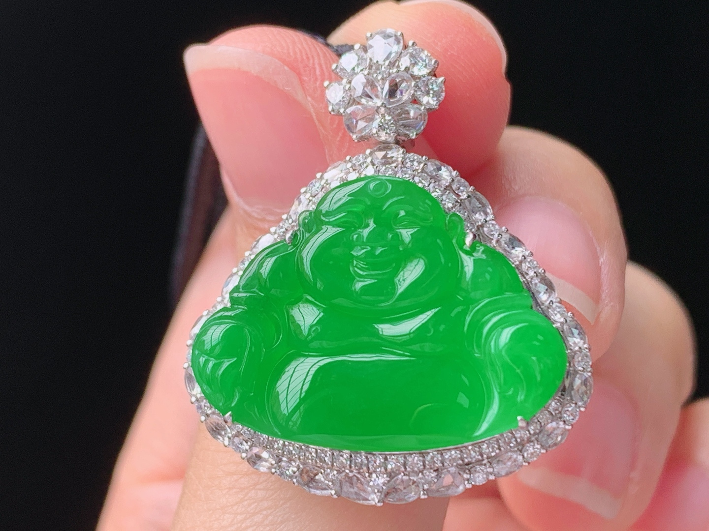 高品质，辣绿佛公吊坠，18K重金镶嵌，缅甸，色辣色艳，种色兼备，无裂，尺寸:30.6/26.3/10