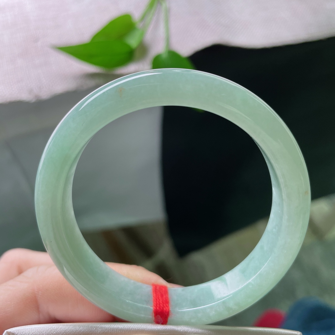 52.5/113/7.6绿底正圈，水润细腻，清雅苑苑，甜美，洒金，无裂，ss48750a