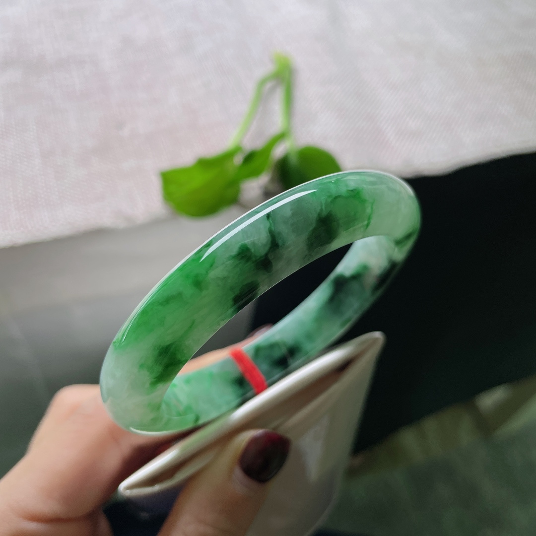 57.8/12/8.6，飘绿正圈，种老，晶莹玉润，绿意飘盈，花影入梦。晶体，ss51393a