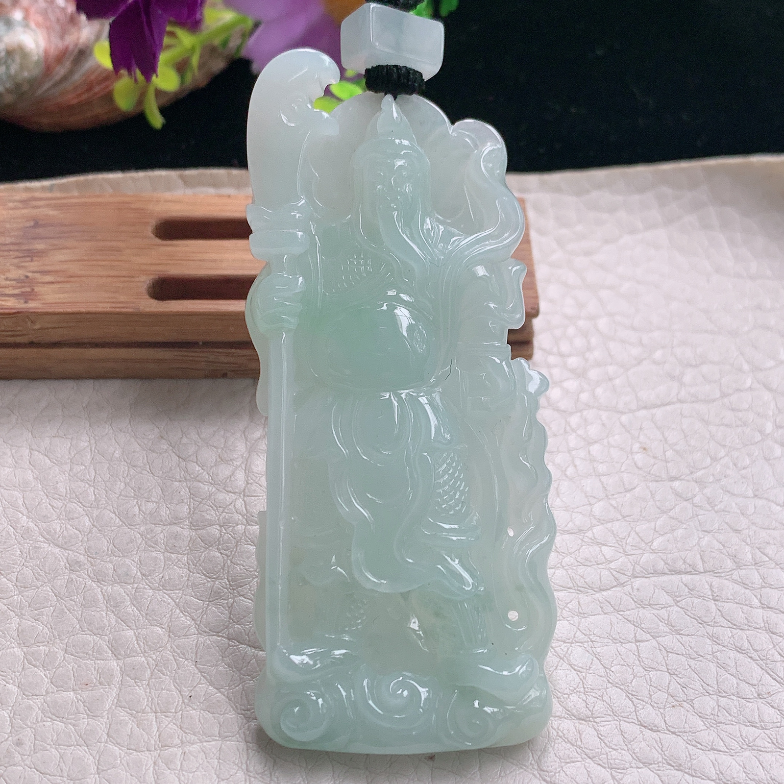 mut实拍76*32.8*9缅甸翡翠精雕霸气大关公玉坠 男款关二爷挂件