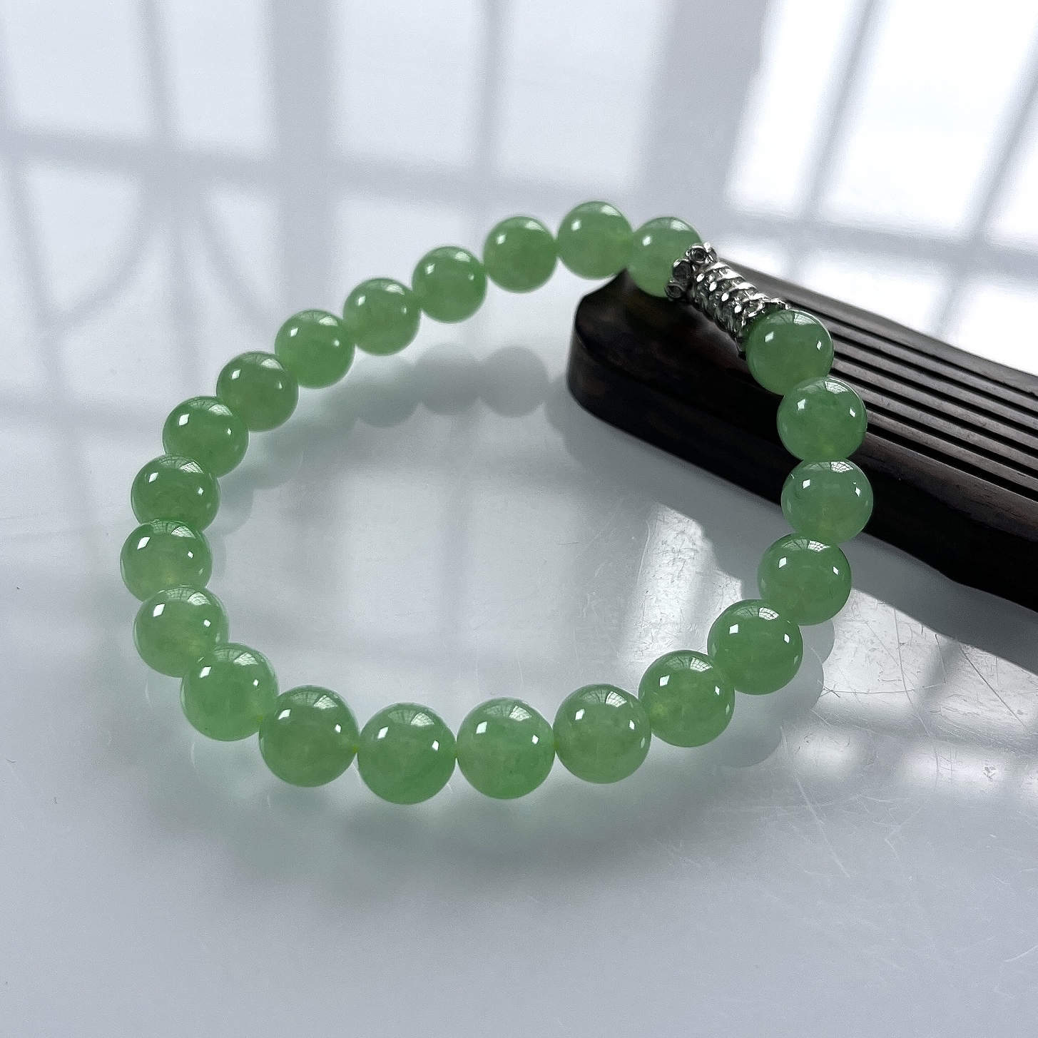 缅甸天然翡翠A货，卡8冰种起胶满绿晴阳绿圆珠手串手链，尺寸：8mm/22颗，长度185mm，重量：21.06g