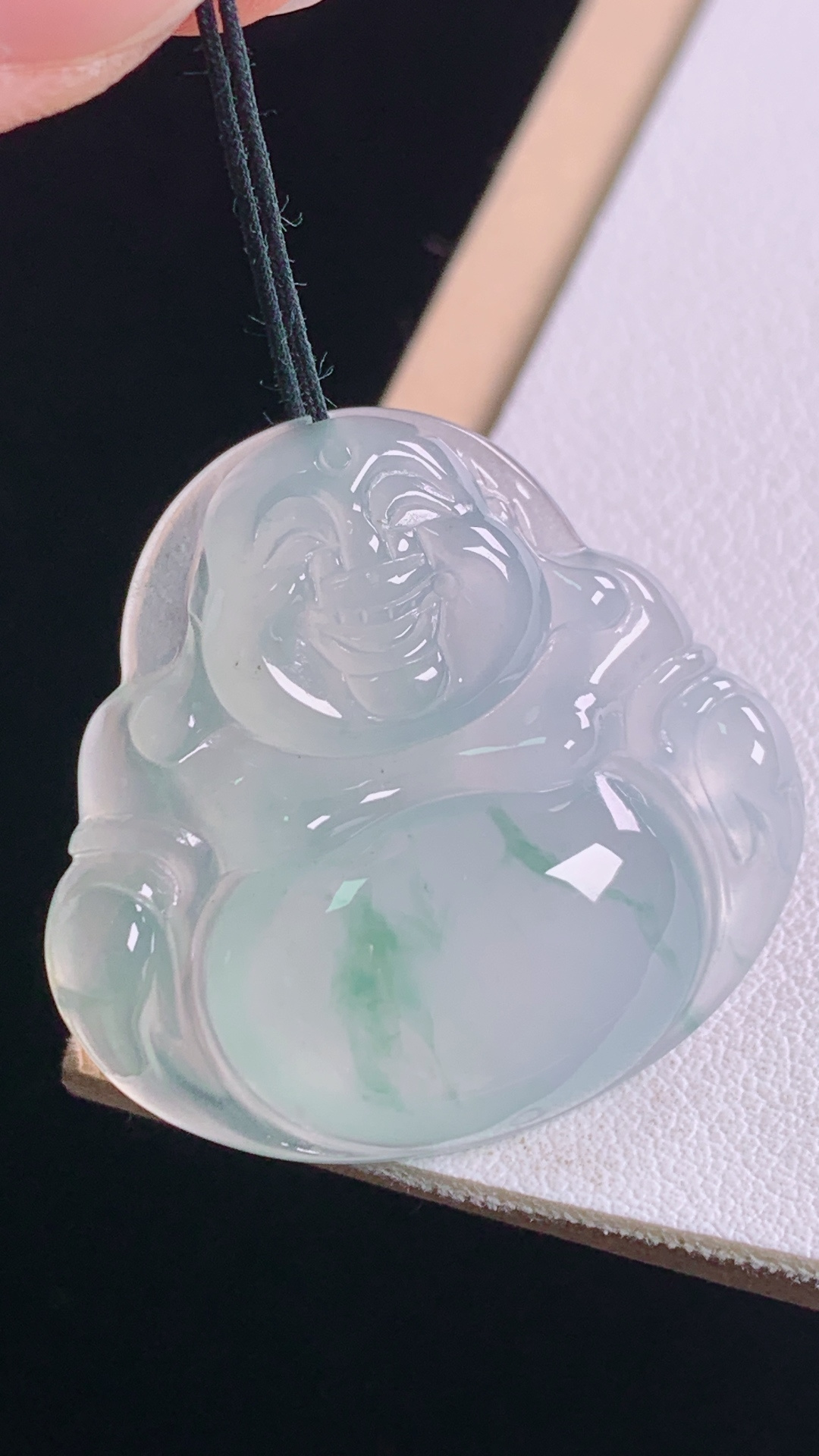 冰飘花佛公，花色灵动，冰清玉洁，无裂，尺寸28.9/30.4/6.1mm