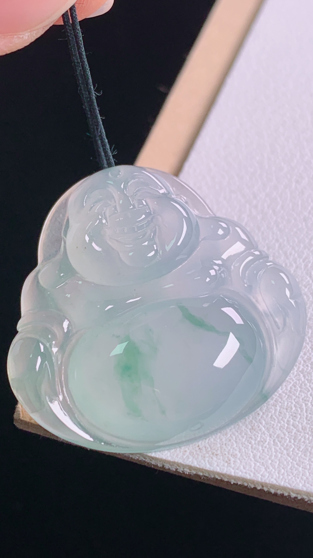 冰飘花佛公，花色灵动，冰清玉洁，无裂，尺寸28.9/30.4/6.1mm