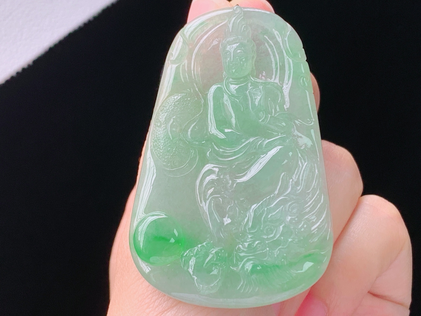 冰晴御龙观音，种色俱佳，水润清爽，无裂，尺寸58.3-37.6-6.2mm，26 Z