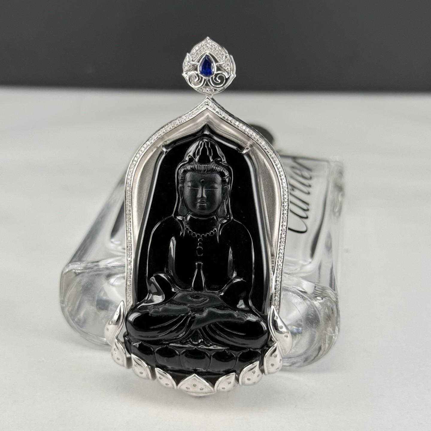 精品18k墨翠观音 种好色正 黑度极好 打灯通透 油性十足 尺寸73.4