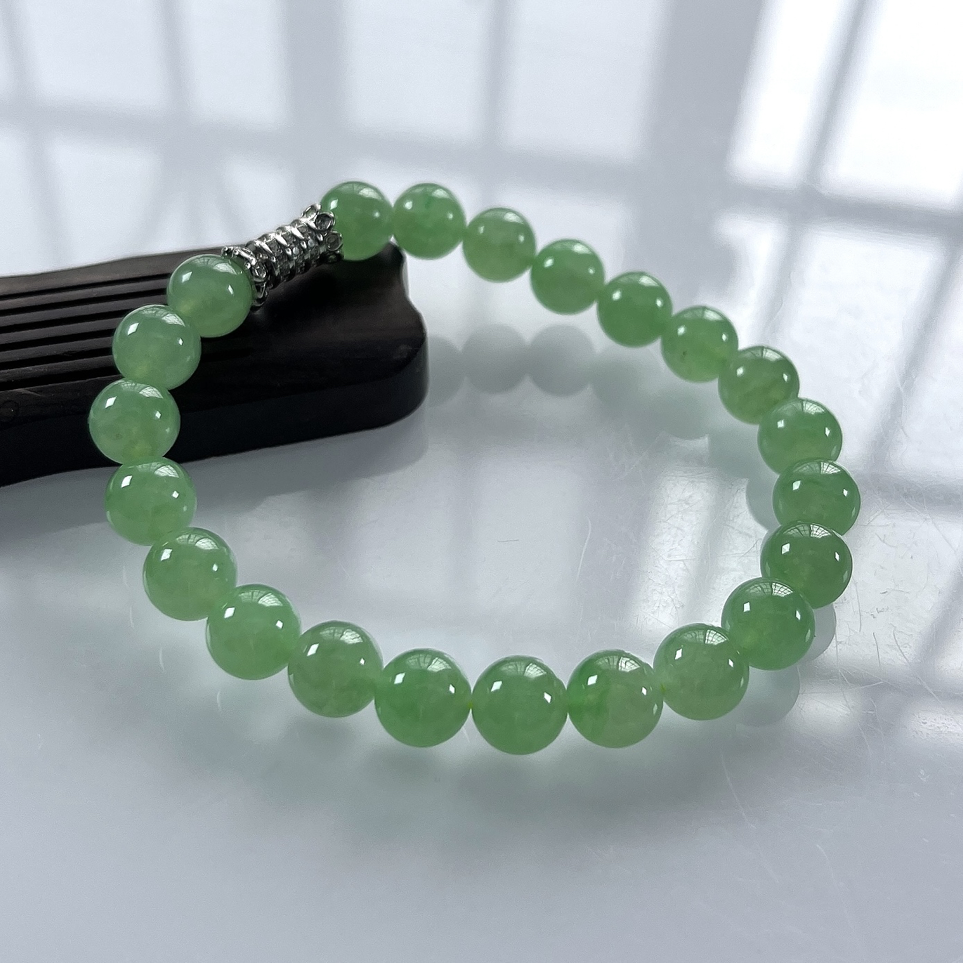 缅甸天然翡翠A货，卡8冰种起胶满绿晴阳绿圆珠手串手链，尺寸：8mm/22颗，长度185mm，重量：21.06g