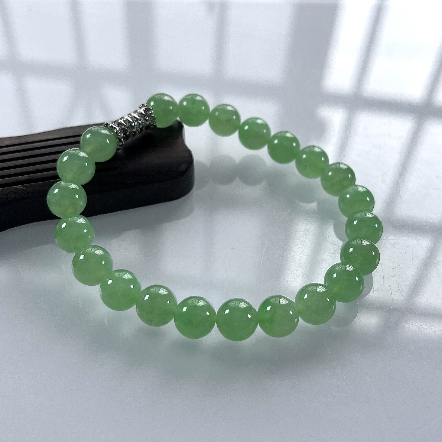 缅甸天然翡翠A货，卡8冰种起胶满绿晴阳绿圆珠手串手链，尺寸：8mm/22颗，长度185mm，重量：2