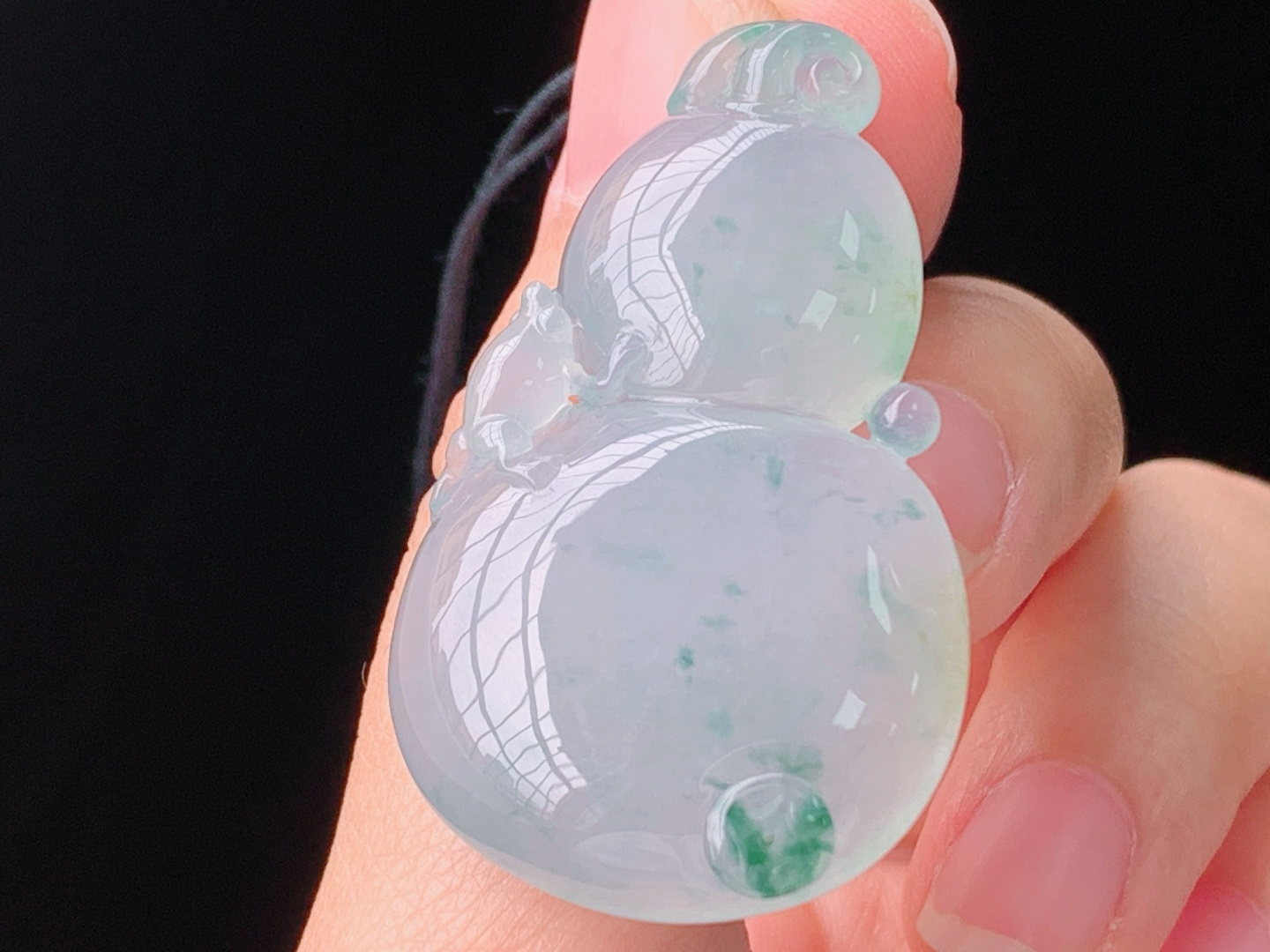 冰飘花葫芦，花色灵动，水润饱满，无裂，尺寸40.8/25.0/6.1mm，编号26 Z