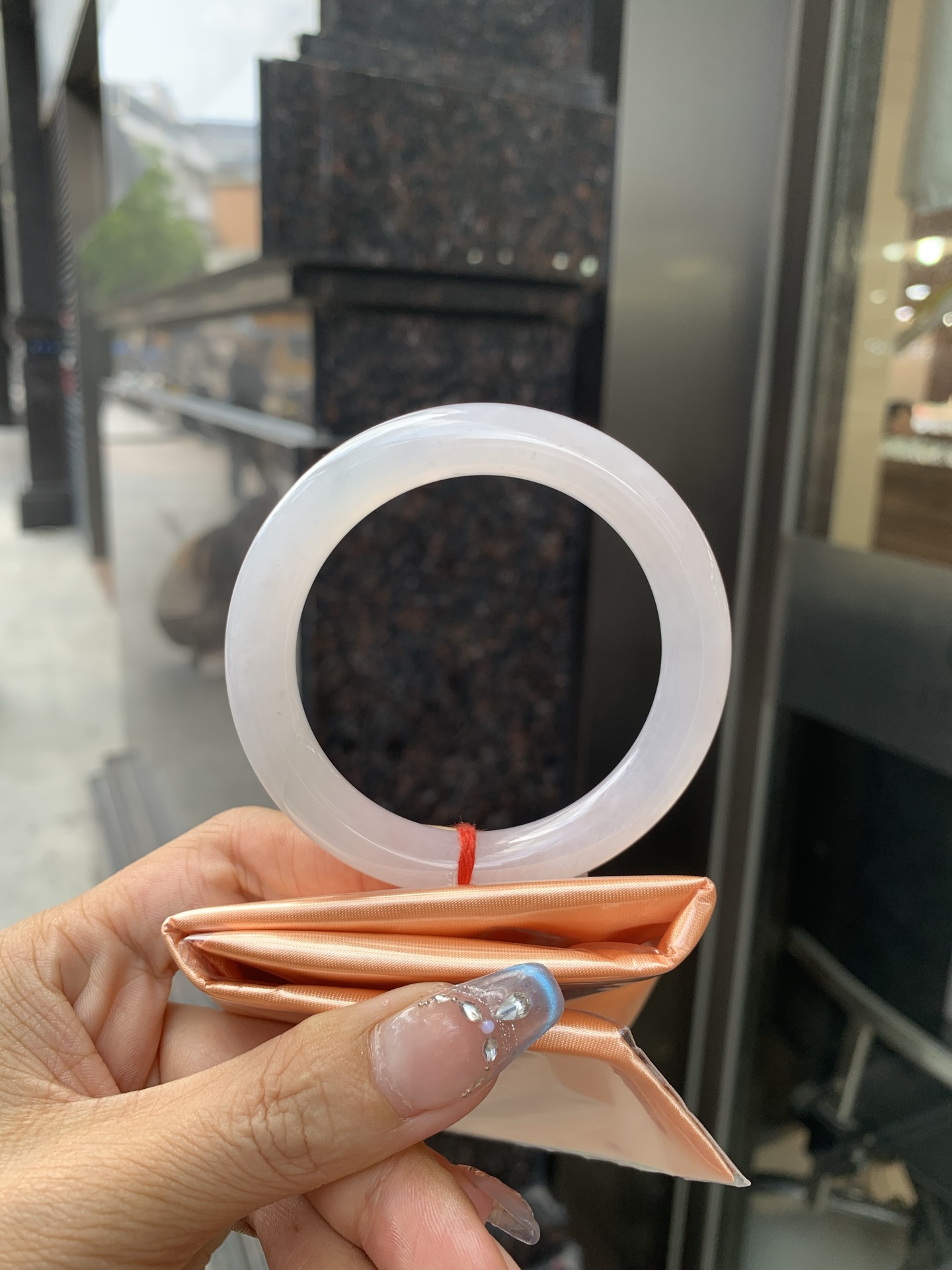 冰粉圆条，54/9.2/9.5，0501-N600，打灯棉线，底妆冰润细腻，淡淡梦幻粉色调，让浪漫有了具象化，酥粉盈韧，温柔美人