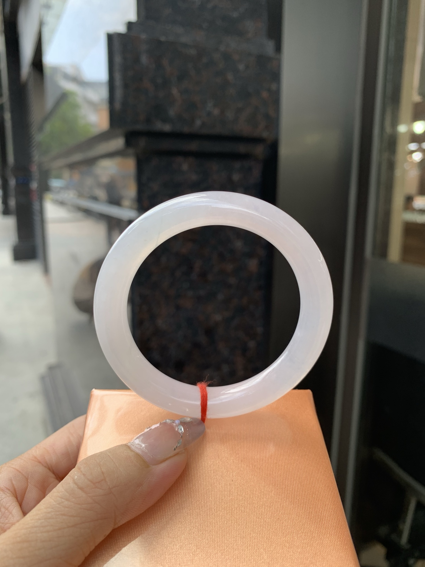 冰粉圆条，54/9.2/9.5，0501-N600，打灯棉线，底妆冰润细腻，淡淡梦幻粉色调，让浪漫有了具象化，酥粉盈韧，温柔美人