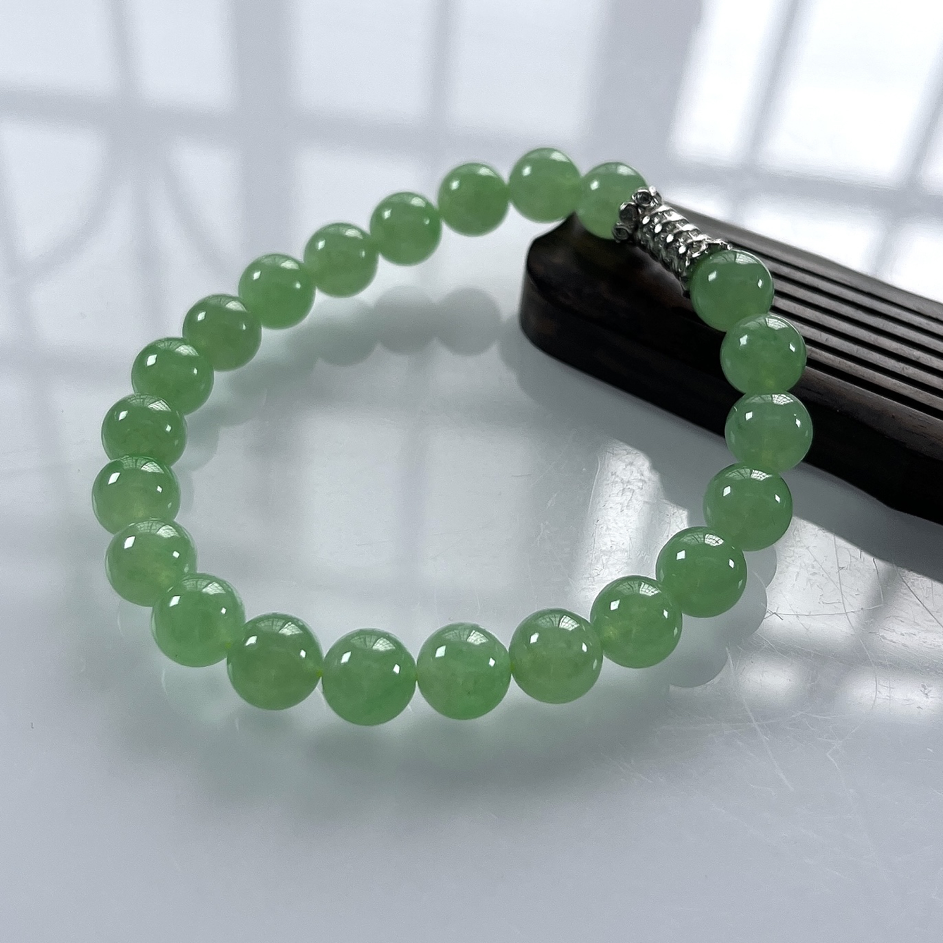缅甸天然翡翠A货，卡8冰种起胶满绿晴阳绿圆珠手串手链，尺寸：8mm/22颗，长度185mm，重量：21.06g
