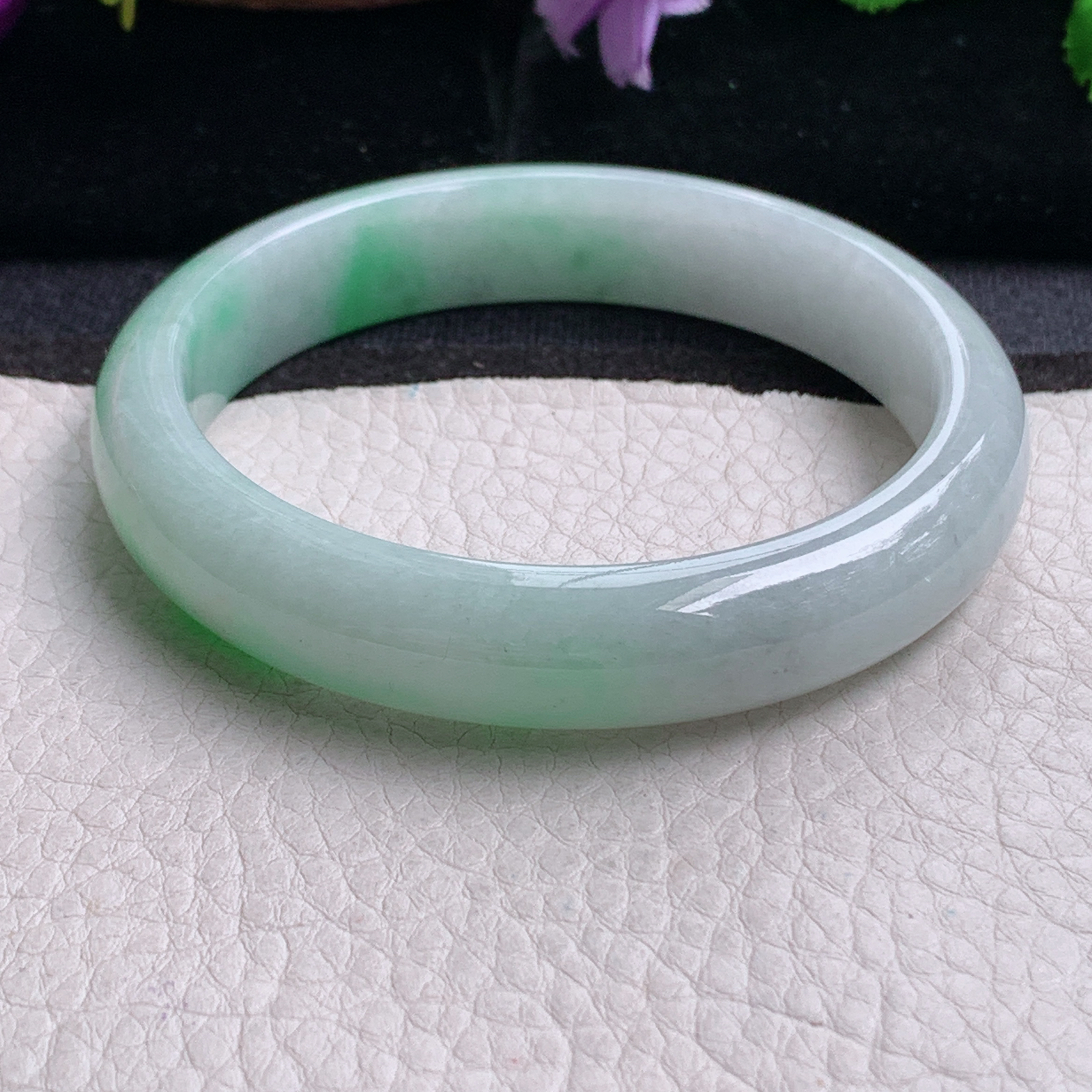 nr大圈口60*12.8*8白底青镯 缅甸翡翠a货手镯飘阳绿正圈玉镯子