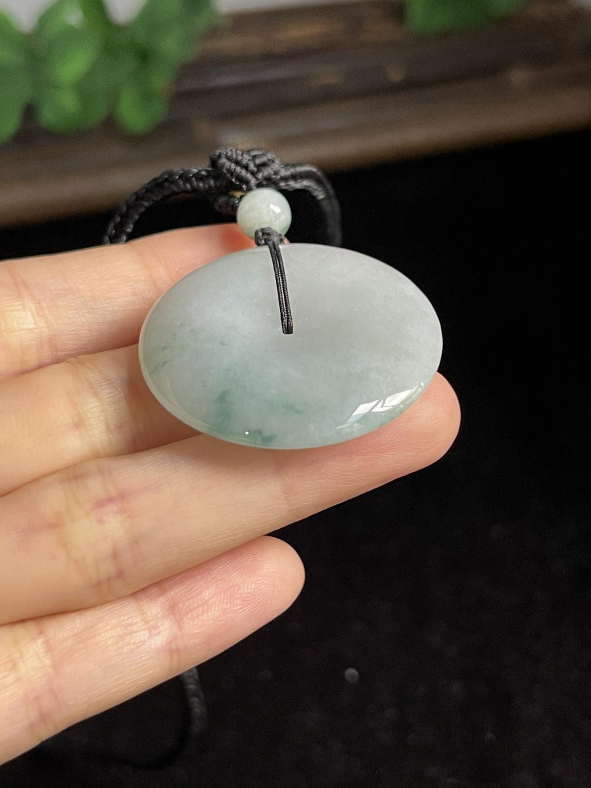 翡翠糯化种淡绿色平安扣，配珠未测