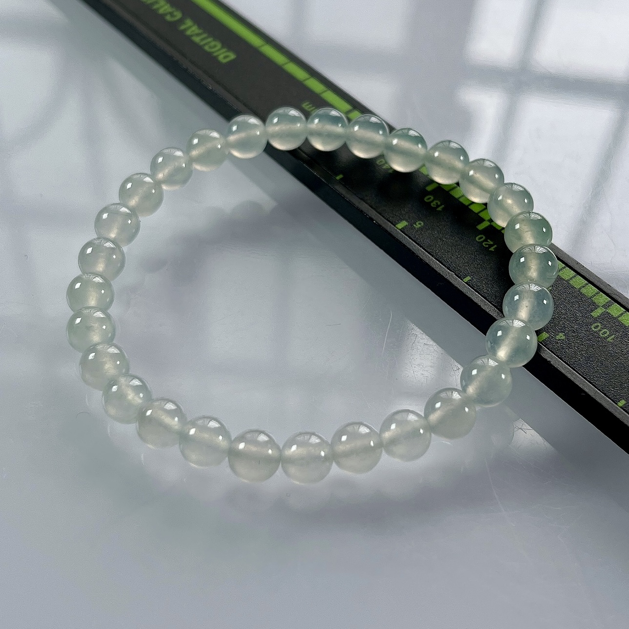 缅甸天然翡翠A货，卡6高冰种起胶圆珠手串手链，尺寸：6mm/29颗，长度175mm，重量：11.35g