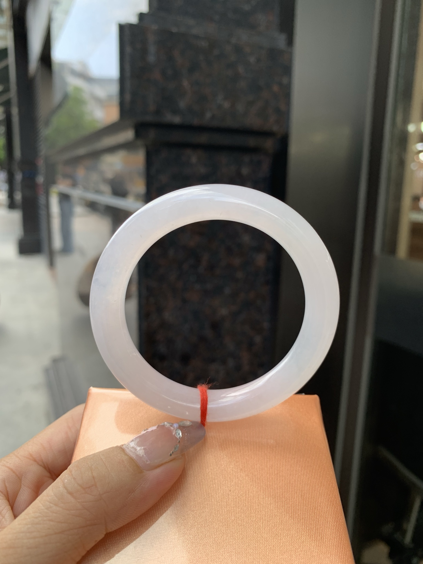 冰粉圆条，54/9.2/9.5，0501-N600，打灯棉线，底妆冰润细腻，淡淡梦幻粉色调，让浪漫有了具象化，酥粉盈韧，温柔美人