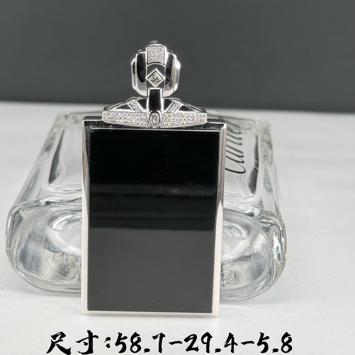 精品18k墨翠无事牌 重金豪镶 打灯通透 油性十足 尺寸58.7