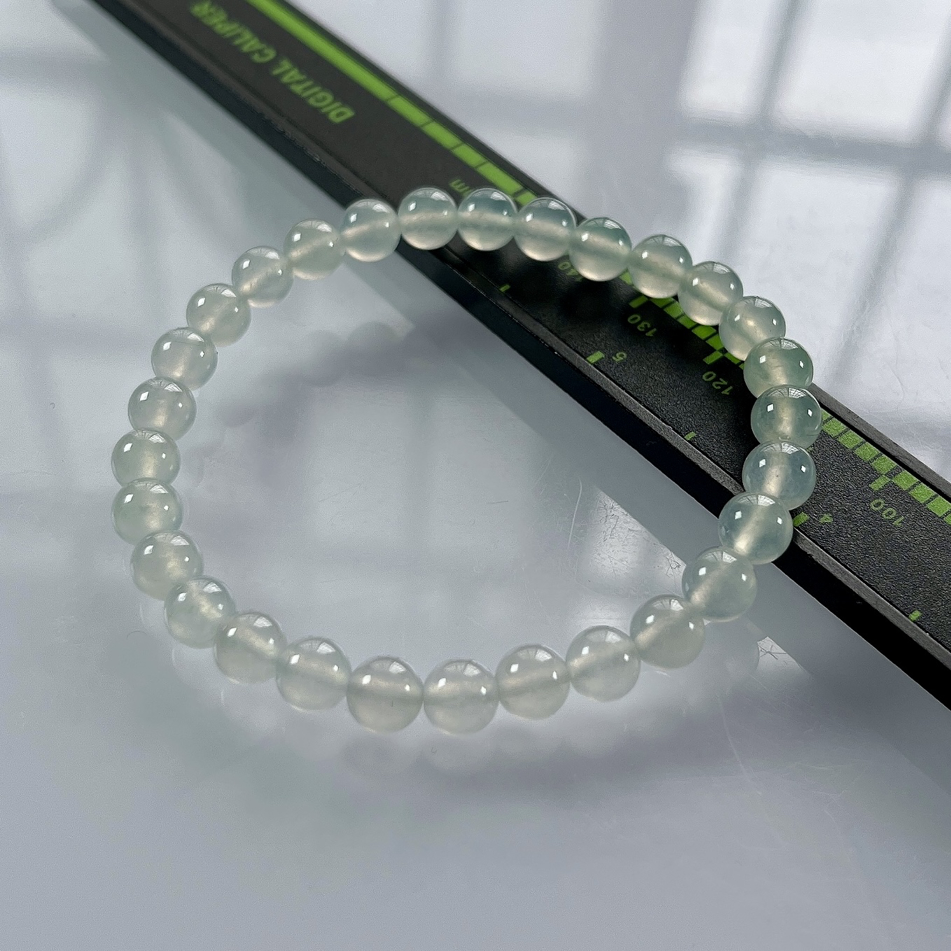 缅甸天然翡翠A货，卡6高冰种起胶圆珠手串手链，尺寸：6mm/29颗，长度175mm，重量：11.35g