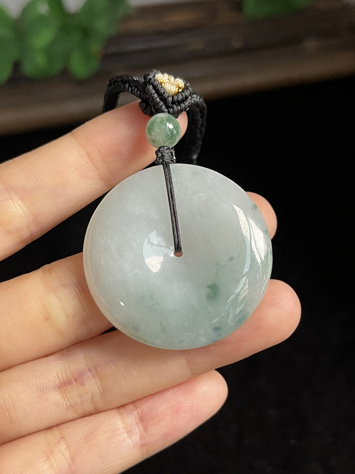 翡翠糯化种淡绿色平安扣，配珠未测