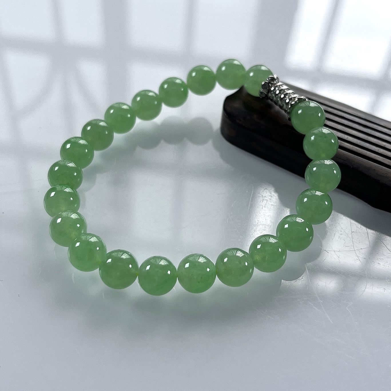 缅甸天然翡翠A货，卡8冰种起胶满绿晴阳绿圆珠手串手链，尺寸：8mm/22颗，长度185mm，重量：21.06g