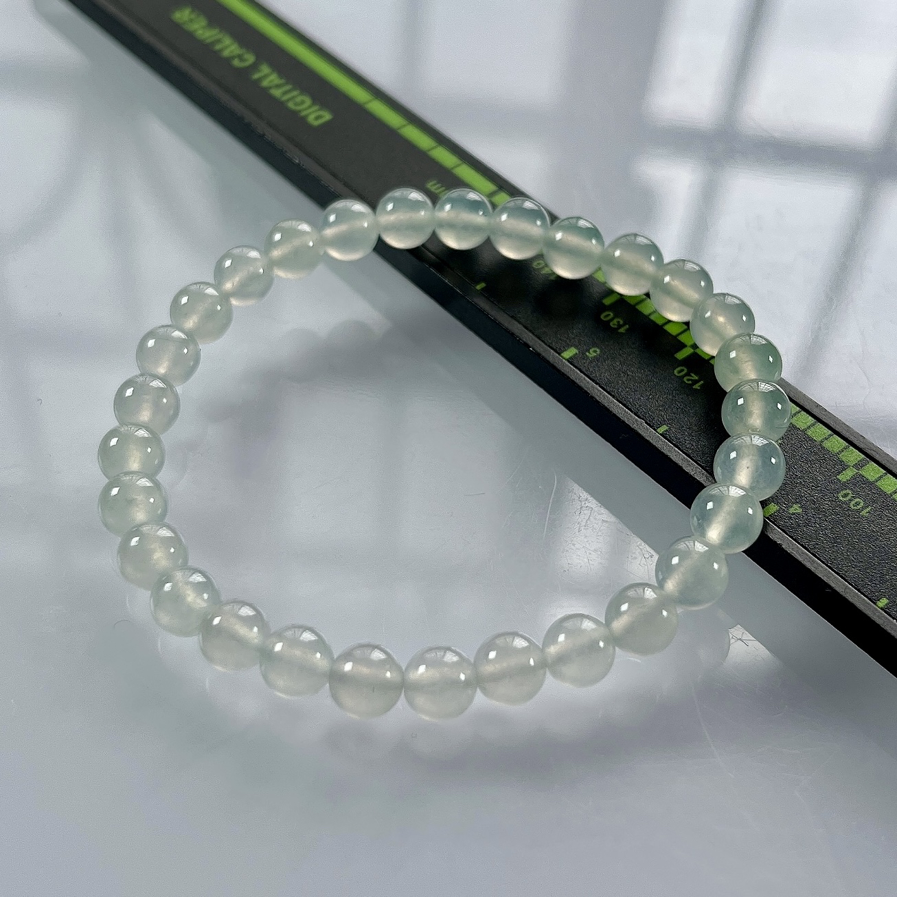 缅甸天然翡翠A货，卡6高冰种起胶圆珠手串手链，尺寸：6mm/29颗，长度175mm，重量：11.35g