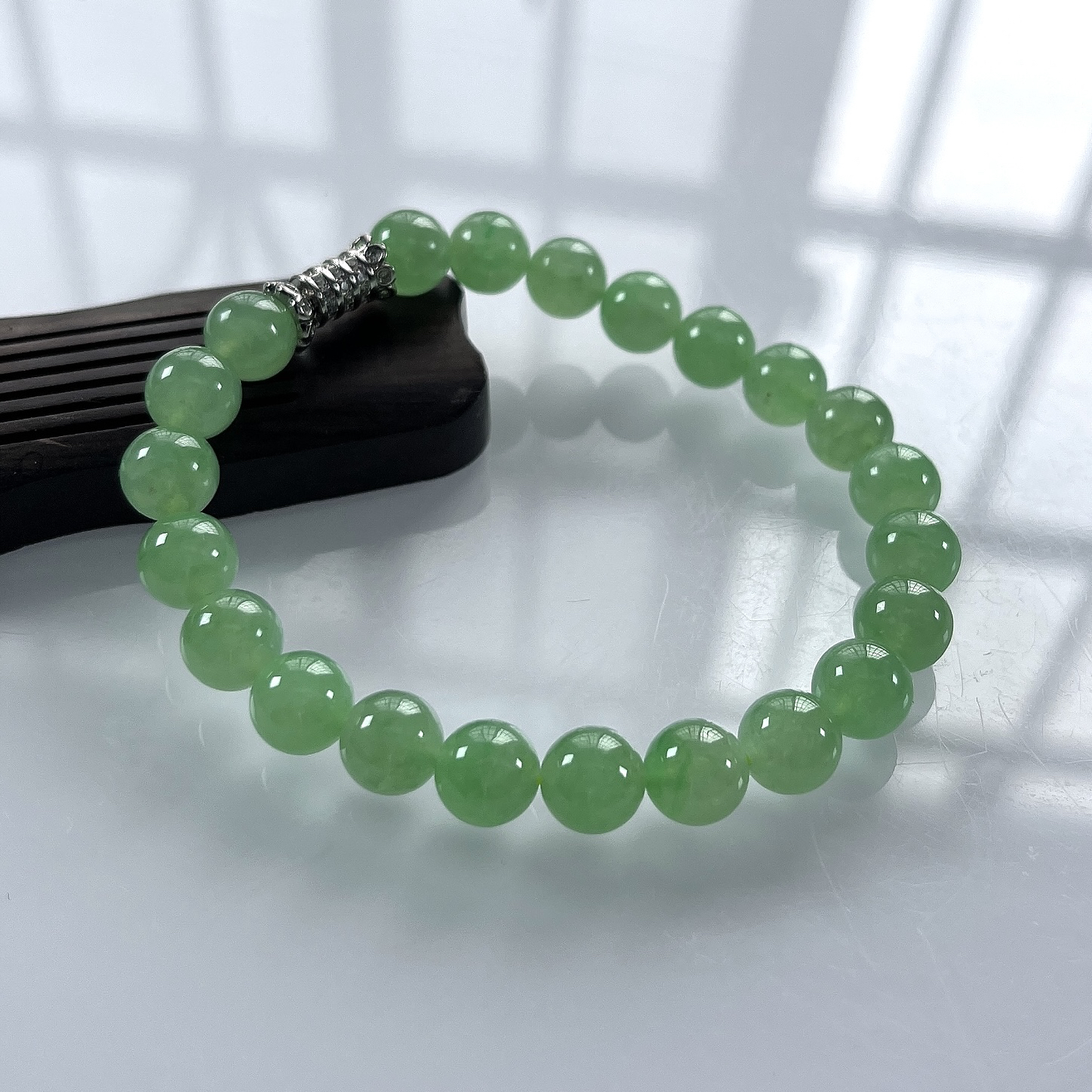 缅甸天然翡翠A货，卡8冰种起胶满绿晴阳绿圆珠手串手链，尺寸：8mm/22颗，长度185mm，重量：2