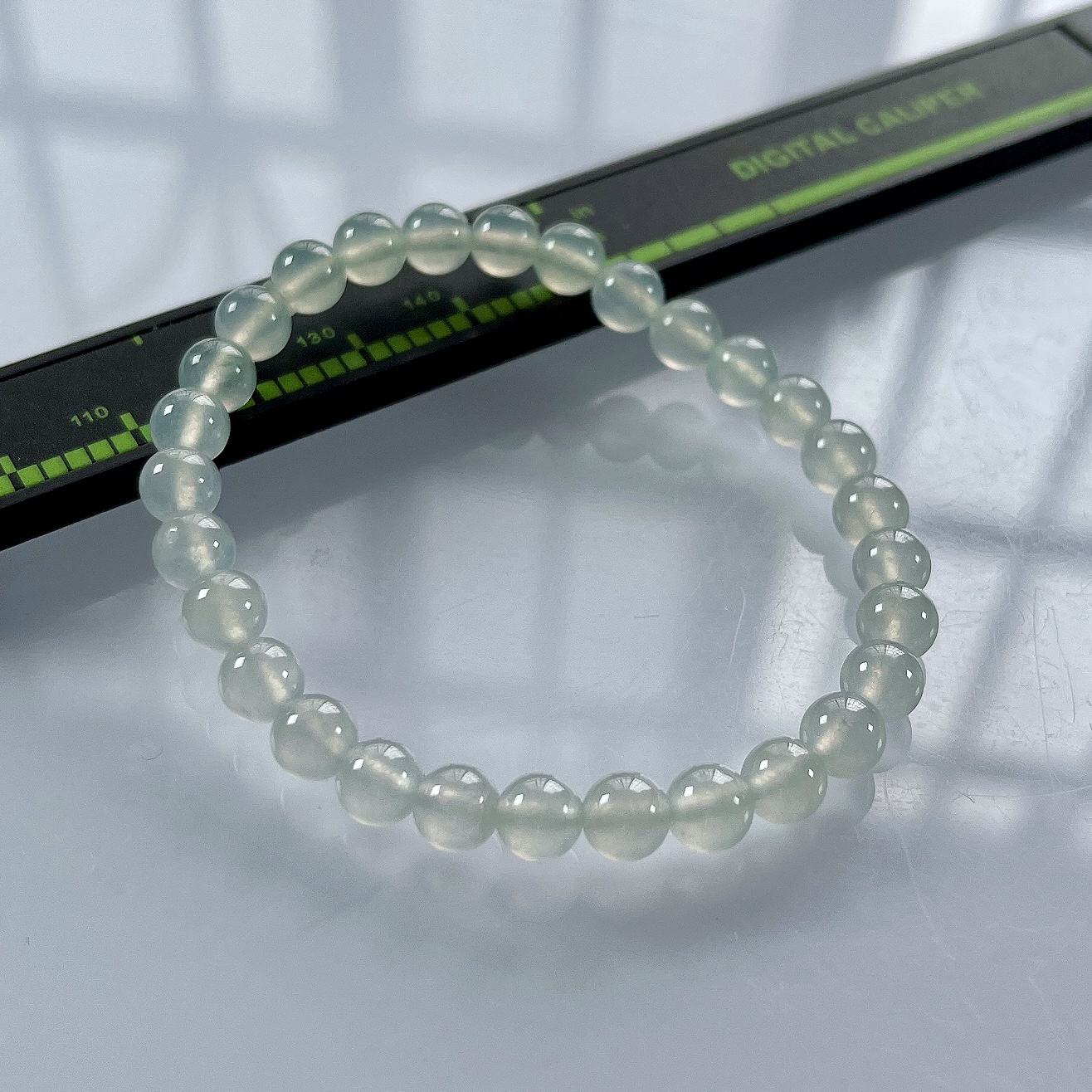 缅甸天然翡翠A货，卡6高冰种起胶圆珠手串手链，尺寸：6mm/29颗，长度175mm，重量：11.35g