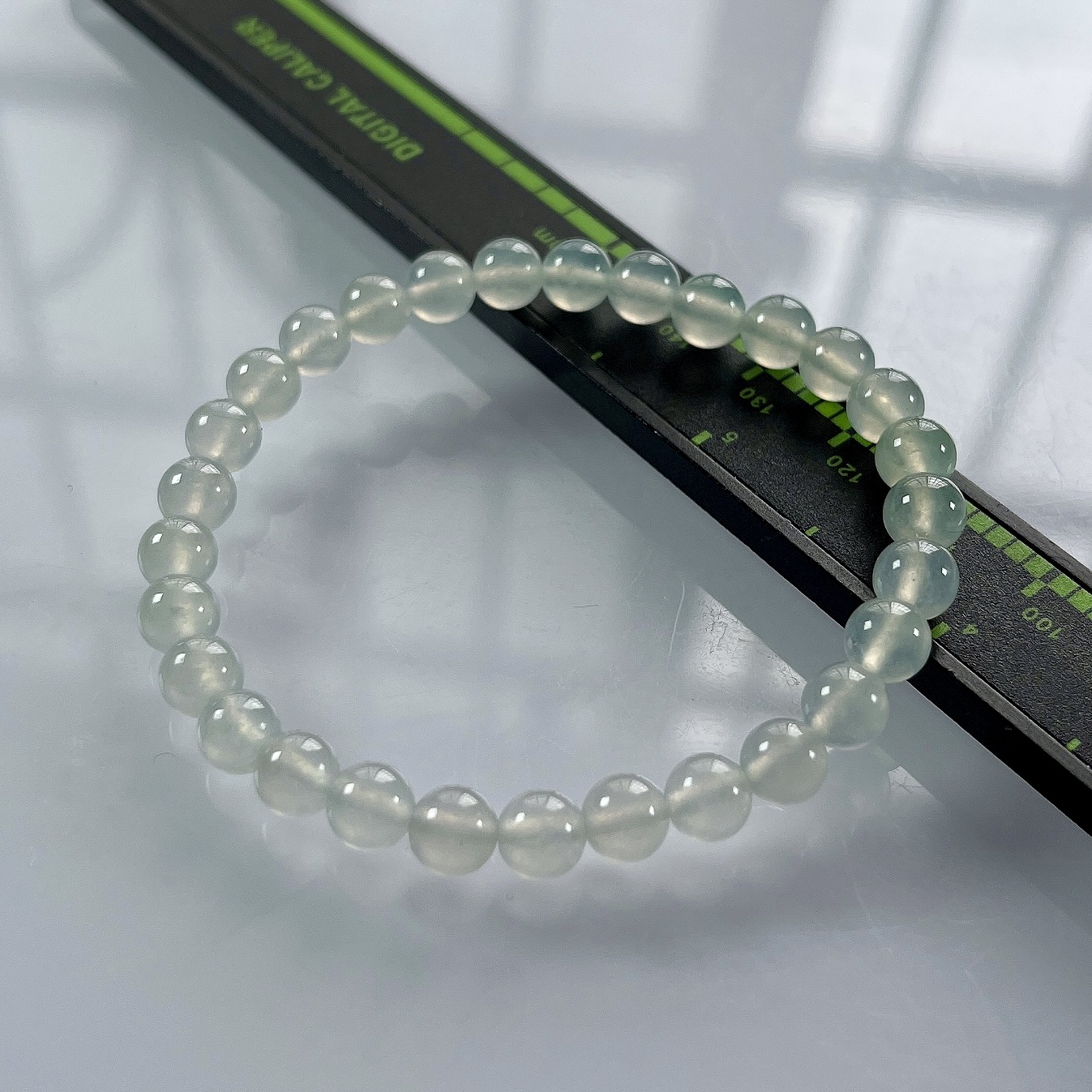 缅甸天然翡翠A货，卡6高冰种起胶圆珠手串手链，尺寸：6mm/29颗，长度175mm，重量：11.35g