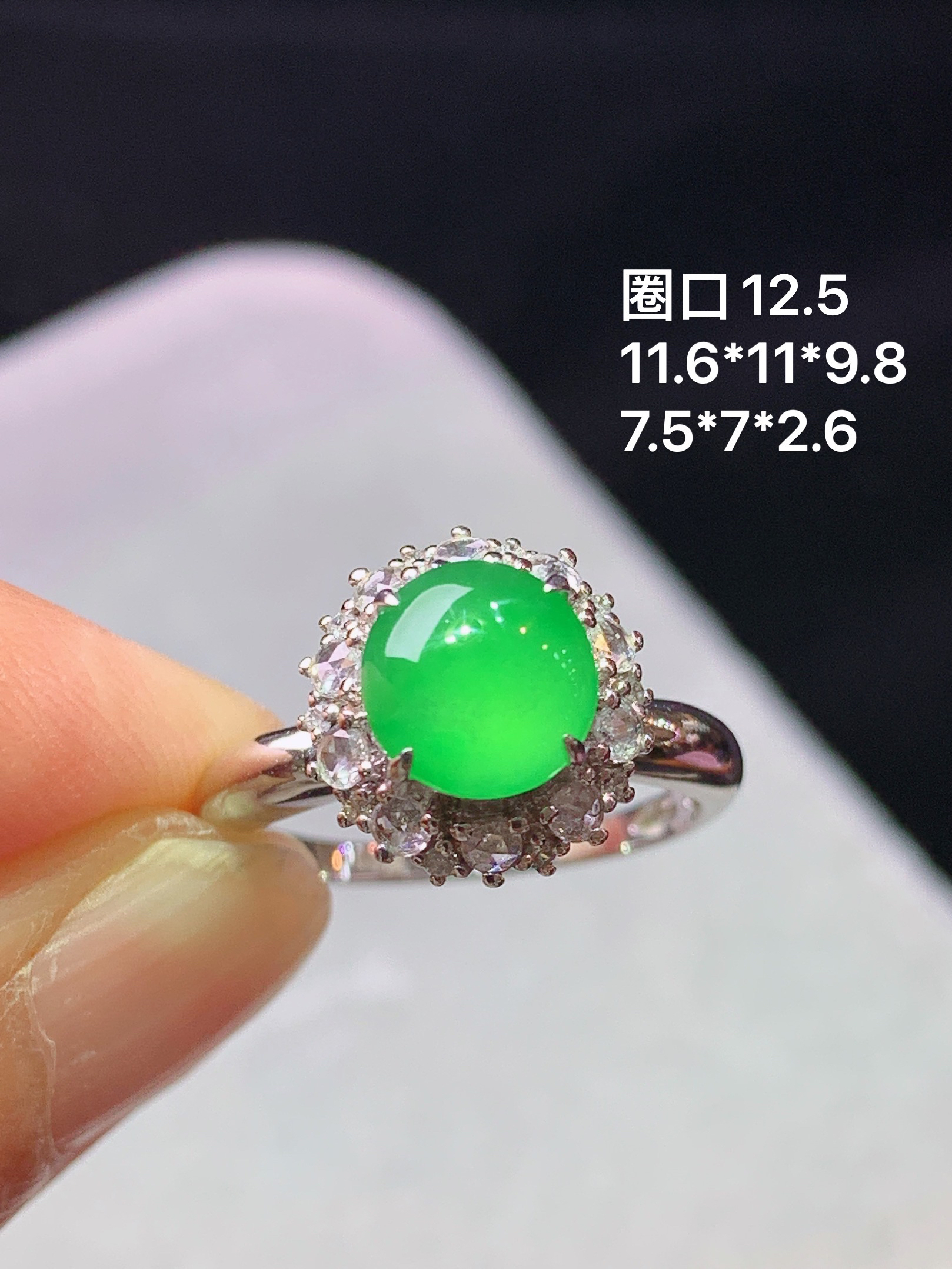 18k金钻镶嵌吊坠 玉质细腻 色泽艳丽清新 水润亮眼 圈口12 整体尺寸11.6*11*9.8j2