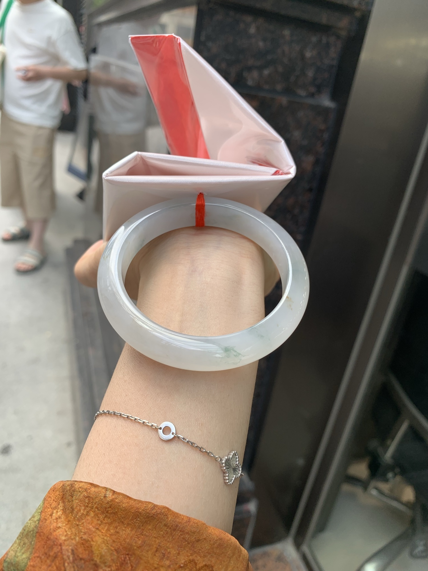 冰飘花正圈，58.8-8.5-12.4，0501-2A994，打灯细纹，不影响，底妆冰透，蓝花灵动飘逸，勾勒出一幅唯美诗意的山水意境画，古典优雅又秀气
