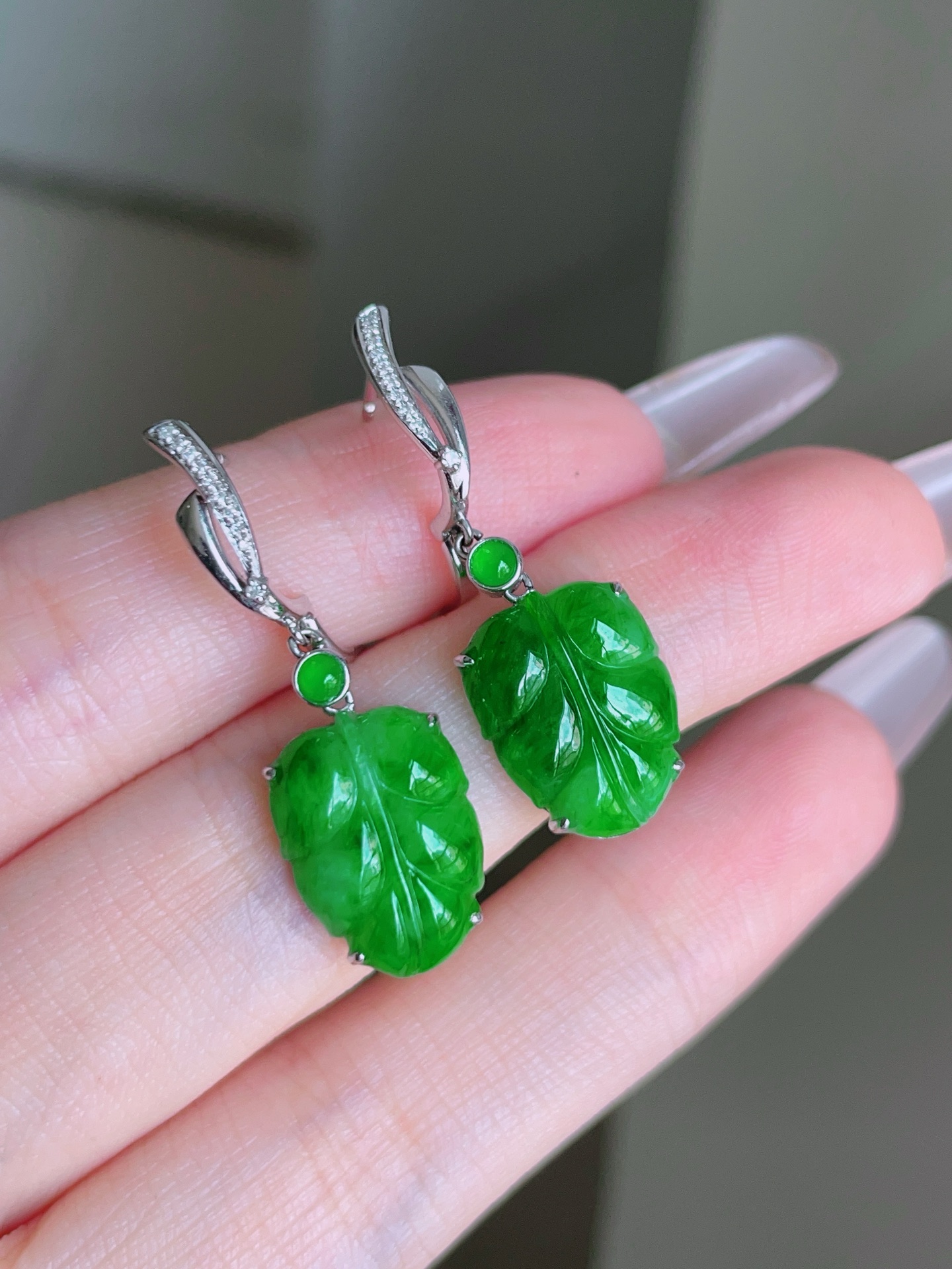 ️ 满绿金枝玉叶耳坠，色泽浓郁，种老水润，18k金镶嵌 30.8/10.7/3.7，编号