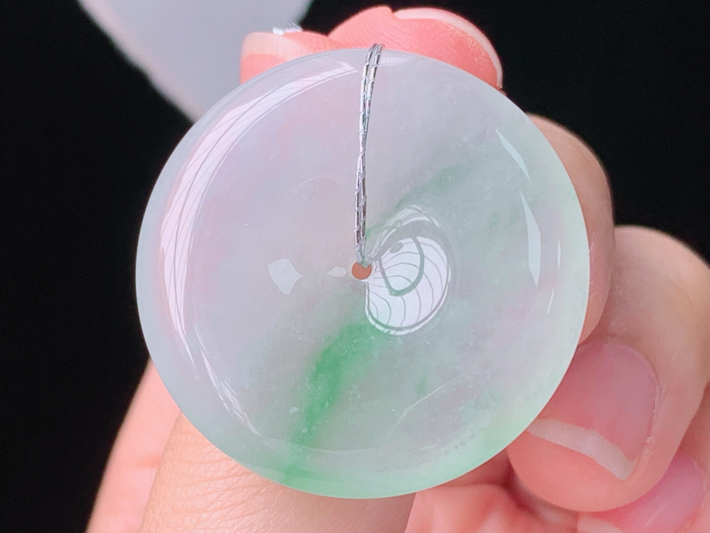 冰飘绿平安扣，翠色灵动，饱满圆润，无裂，尺寸:30.5-6.1mm，27 Z