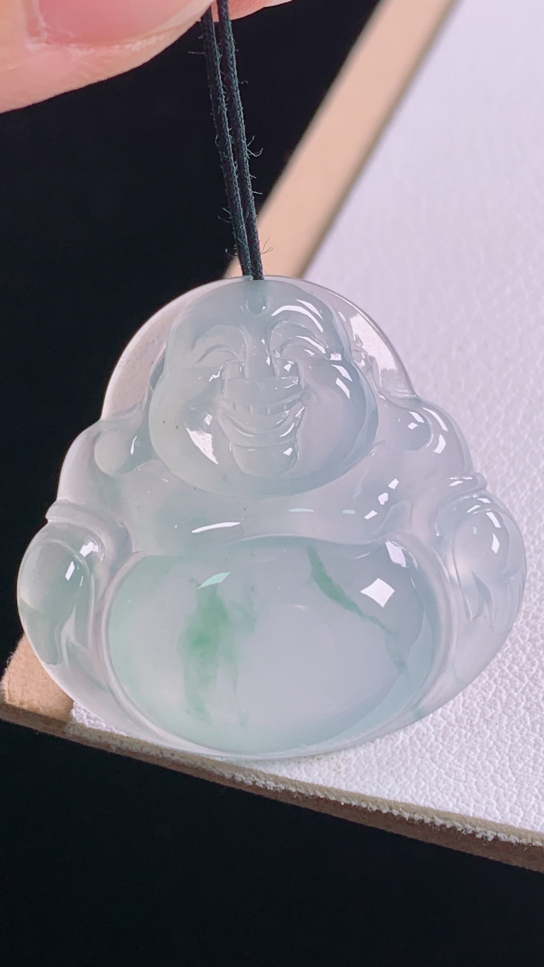 冰飘花佛公，花色灵动，冰清玉洁，无裂，尺寸28.9/30.4/6.1mm