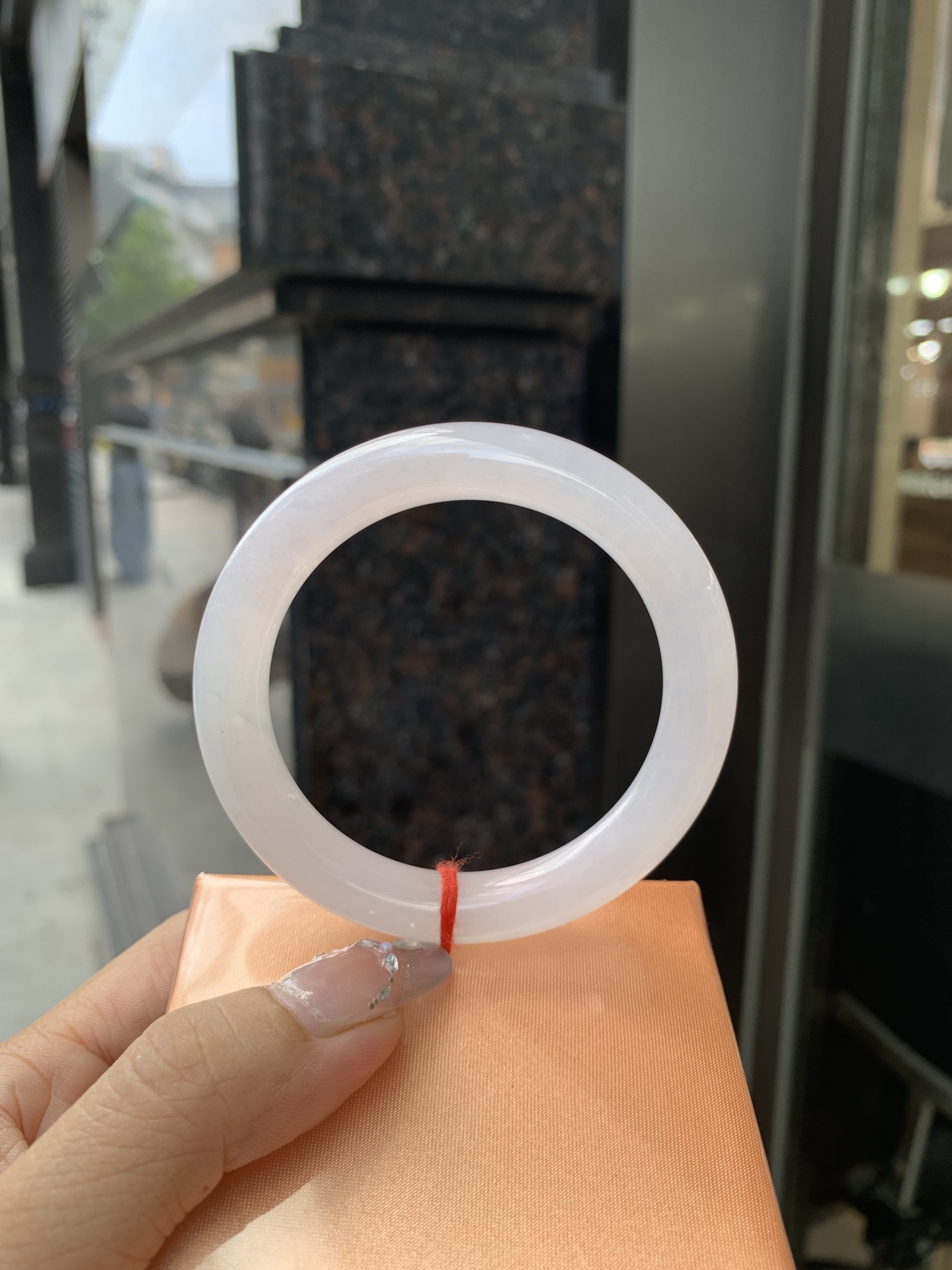 冰粉圆条，54/9.2/9.5，0501-N600，打灯棉线，底妆冰润细腻，淡淡梦幻粉色调，让浪漫有了具象化，酥粉盈韧，温柔美人