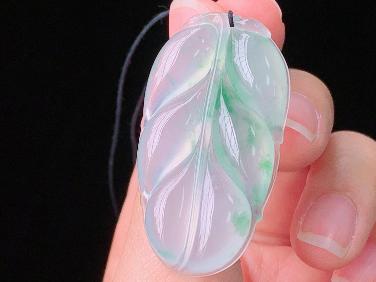 冰飘花叶子，花色灵动，水润清爽，无裂，尺寸42.3/23.0/5.8mm，编号28 Z