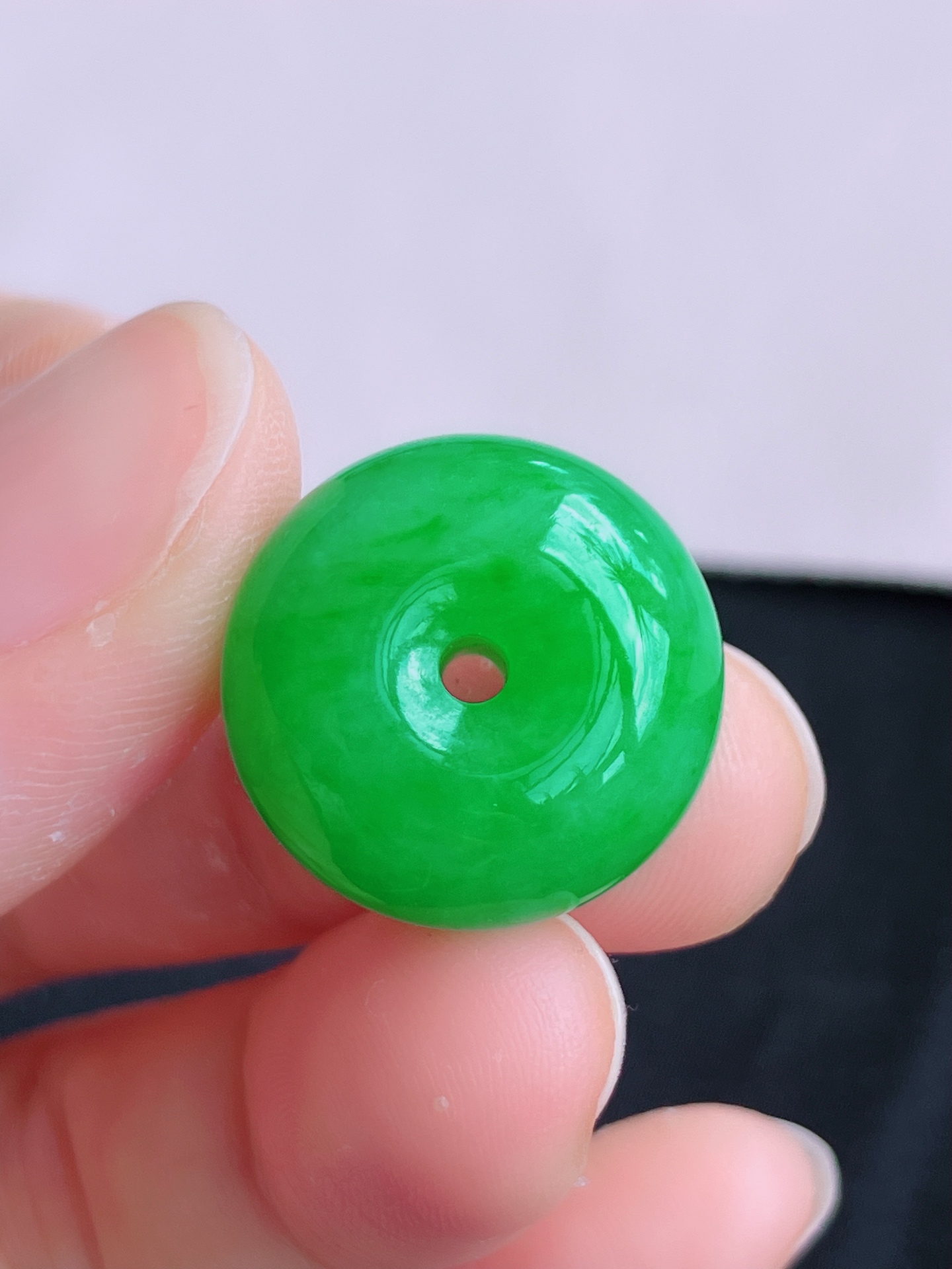 ️阳绿平安扣，饱满大气，尺寸18.6/11，自然光实拍