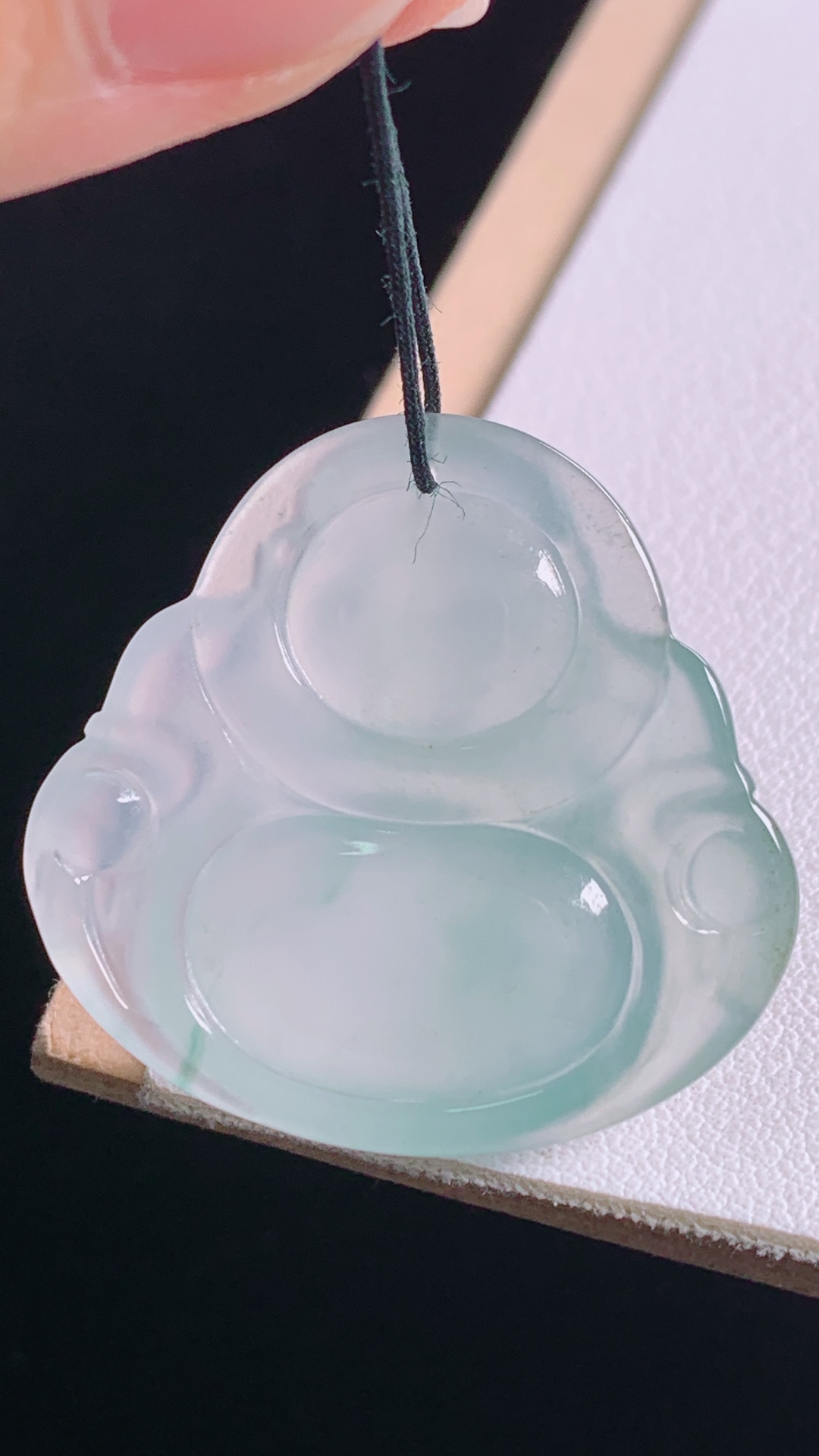 冰飘花佛公，花色灵动，冰清玉洁，无裂，尺寸28.9/30.4/6.1mm