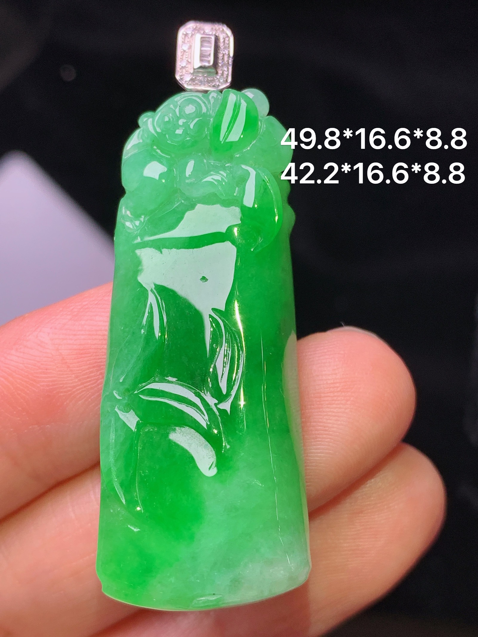 18k金钻镶嵌阳绿竹节吊坠 玉质细腻 色泽艳丽清新 水润亮眼 整体尺寸49.8*16.6*8.8b1