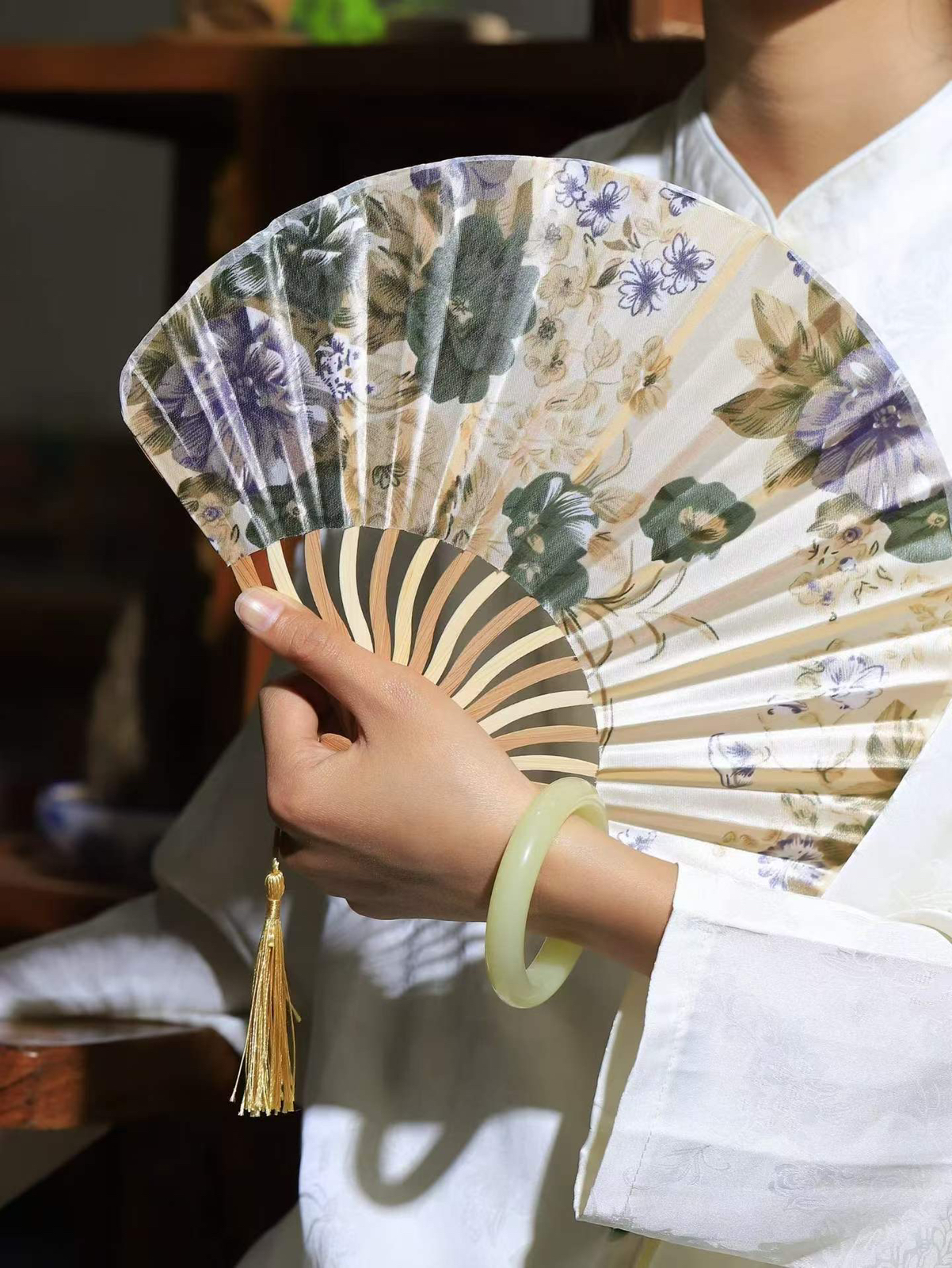 （冬日暖阳.手镯）

精品️和田玉黄口手镯 质地油润，大气雅致，清风明月潺潺，浮浮洗尽铅华随于