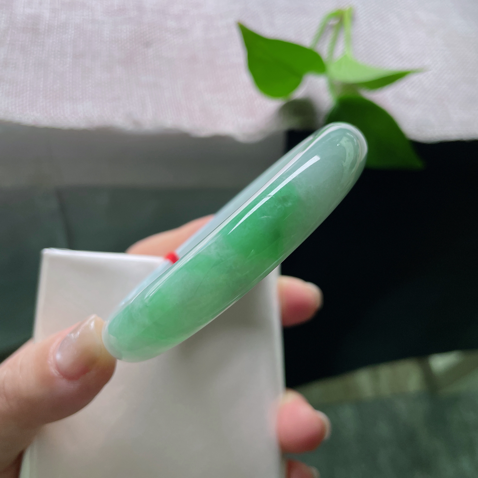 60/12.6/8.1，飘绿正圈，大圈口，俏丽多姿，佩戴显气质，显白，ss52578a..