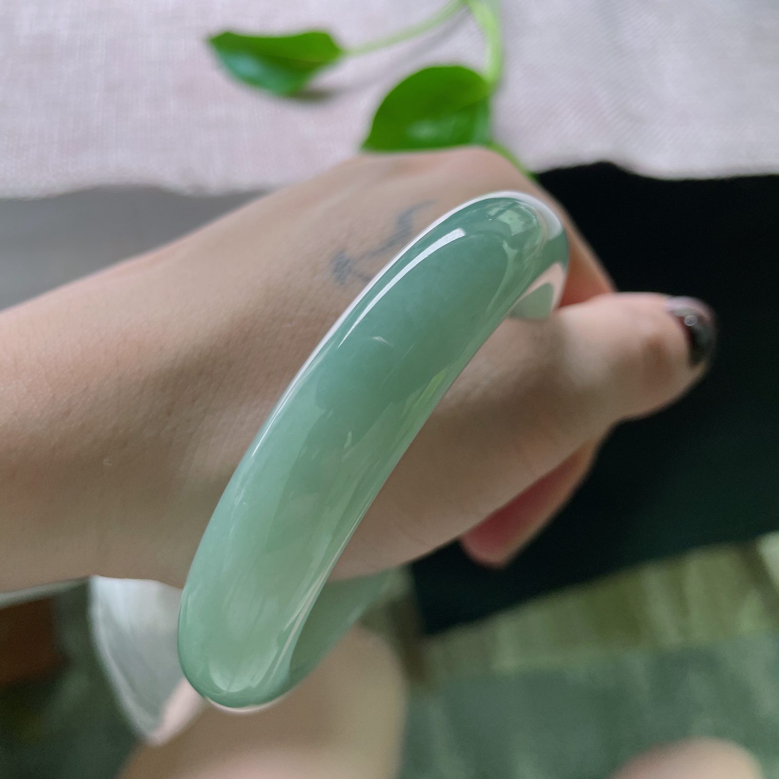 57.9/12.8/7.9，绿底正圈，色泽沉稳，上手内敛，洒金，一点棉线不影响，ss51857a..