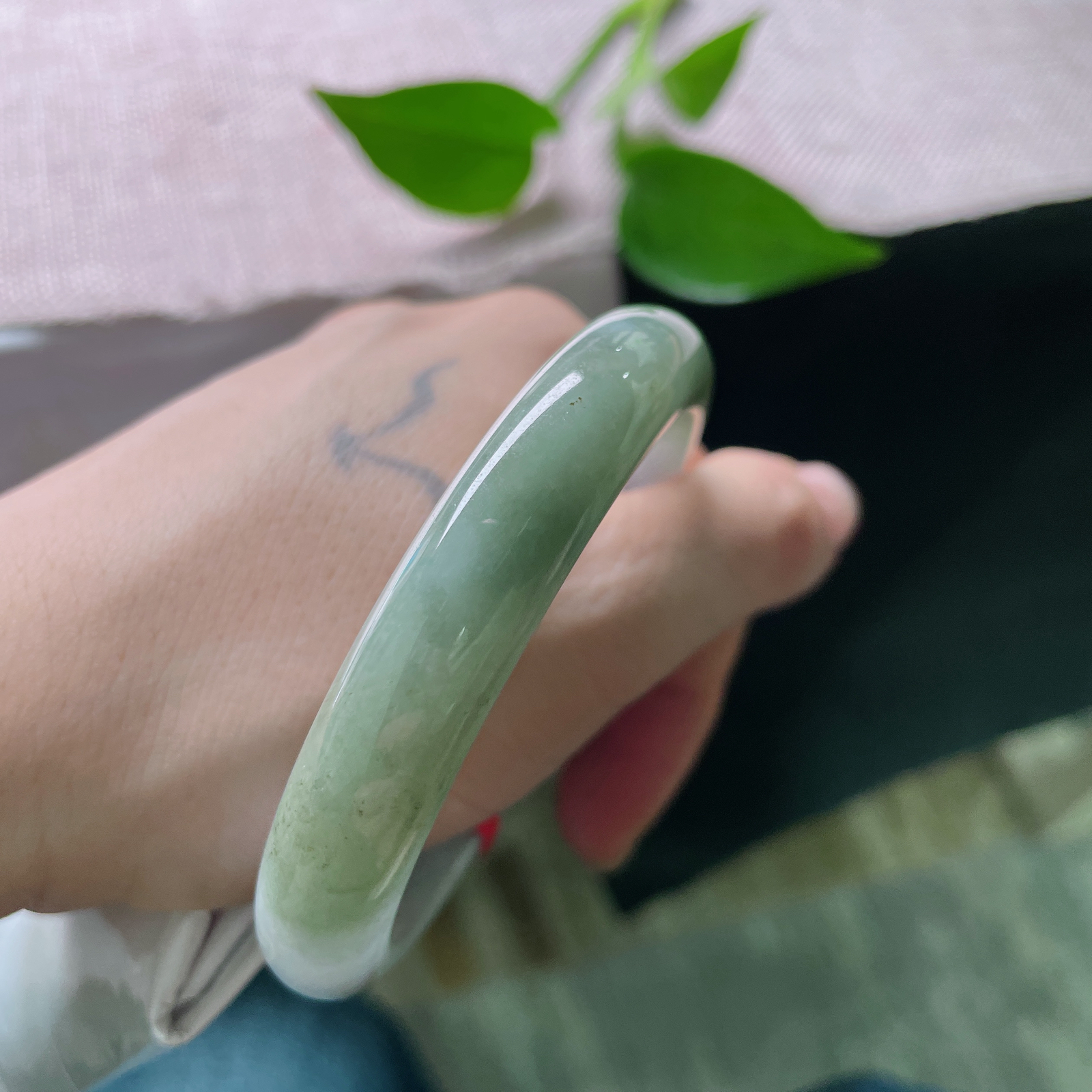 57.7/11.4/7.5，半山水正圈，细润，一半是星辰可攀，一半是灯火可亲。ss49216a..