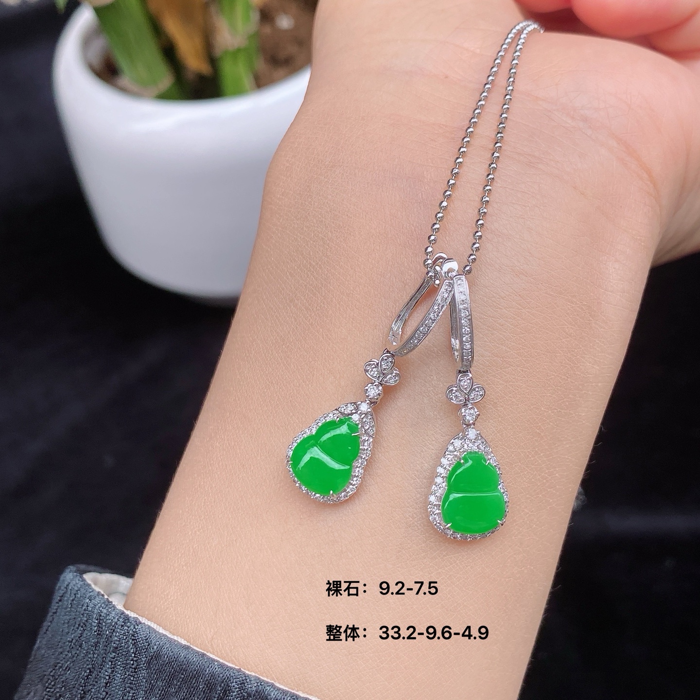 冰阳绿葫芦耳坠，色阳色正，上身吸睛，18k金镶嵌，高性比，尺寸如图一，实物更美～，9.2/7.5/
