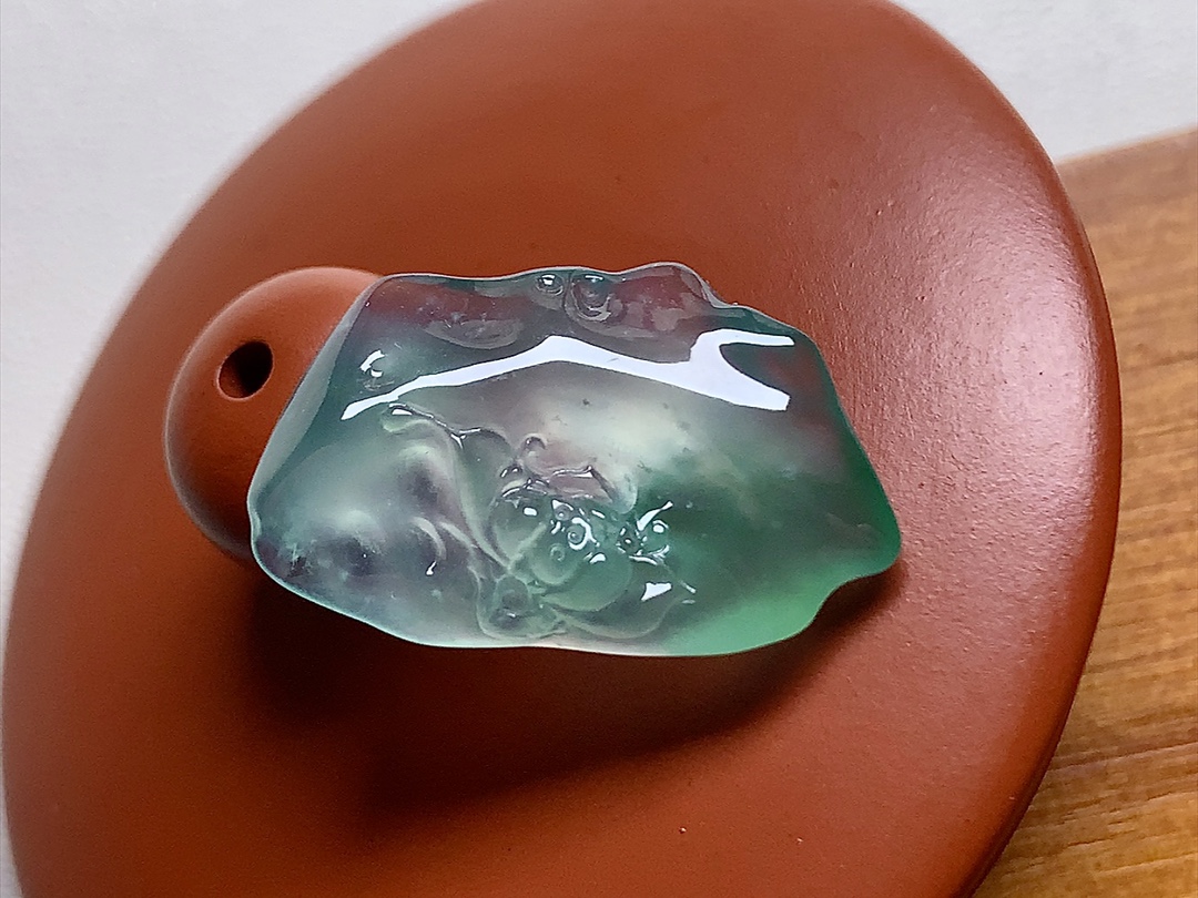 ️ 玻璃种底色莲花牌 底色漂亮，雕工细致精细，无裂，尺寸14.8*23.5*4.8