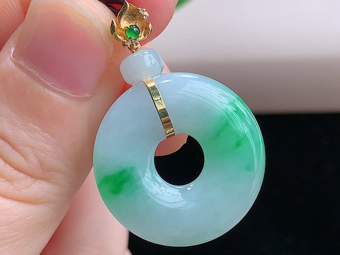 ️ 18K金伴钻甜甜圈，尺寸33.6/23.2/3.7mm，，包A附证书