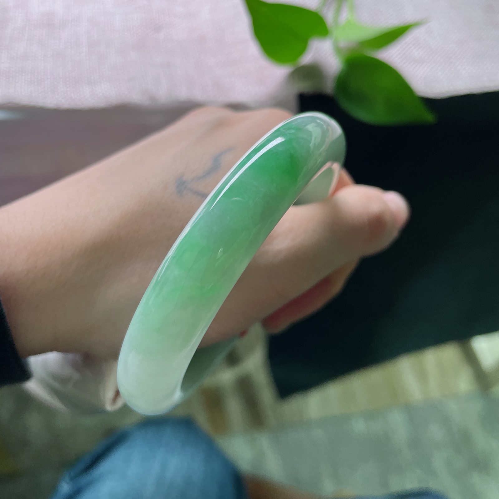 60/12.6/8.1，飘绿正圈，大圈口，俏丽多姿，佩戴显气质，显白，ss52578a..